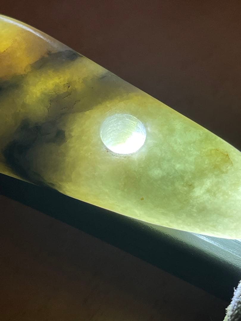 縄文時代　糸魚川翡翠大珠　出土品