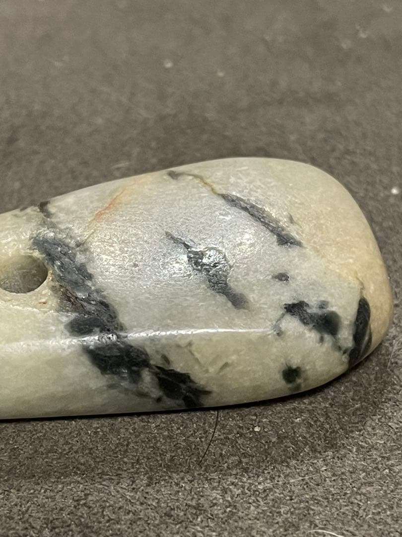 縄文時代　糸魚川翡翠大珠　出土品