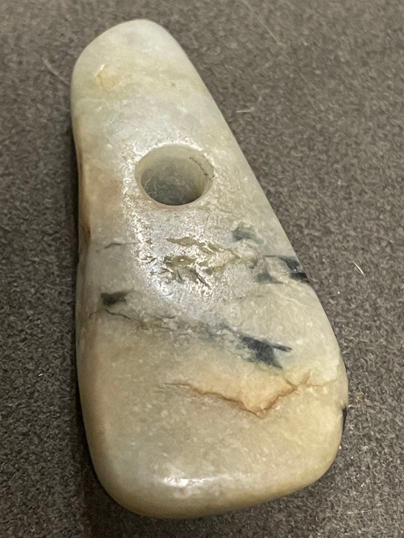 縄文時代　糸魚川翡翠大珠　出土品