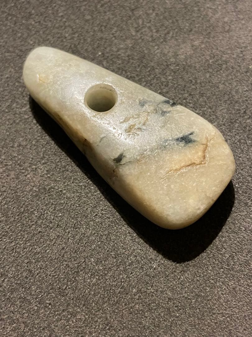 縄文時代　糸魚川翡翠大珠　出土品