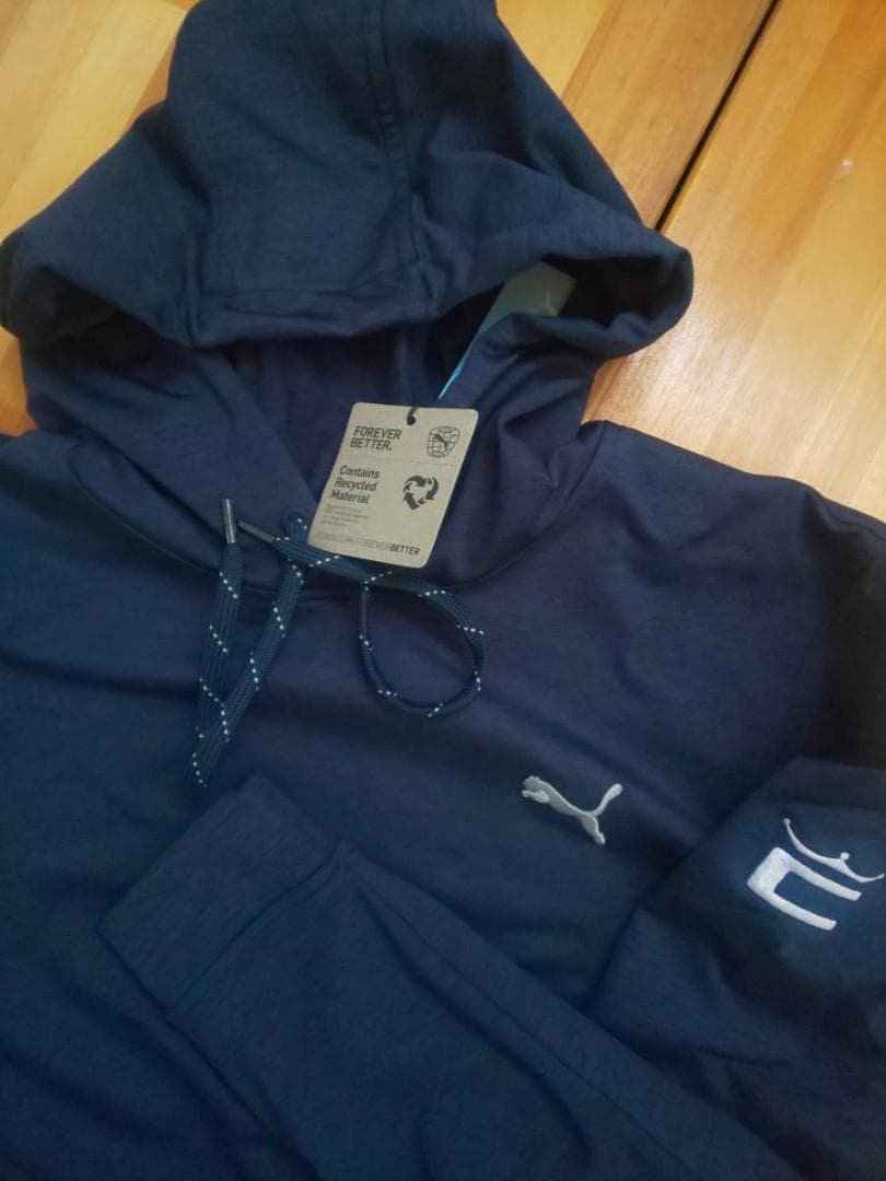 USコブラプーマ限定 Cloudspunプログレスフーディー紺 特注刺繍