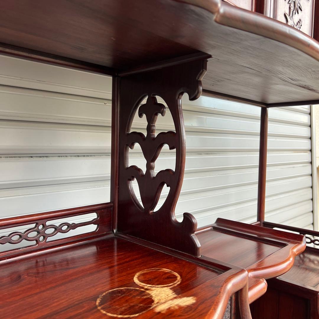 高級材・花梨（カリン）製】 美しい彫刻の和風茶棚・飾り棚　1947年製