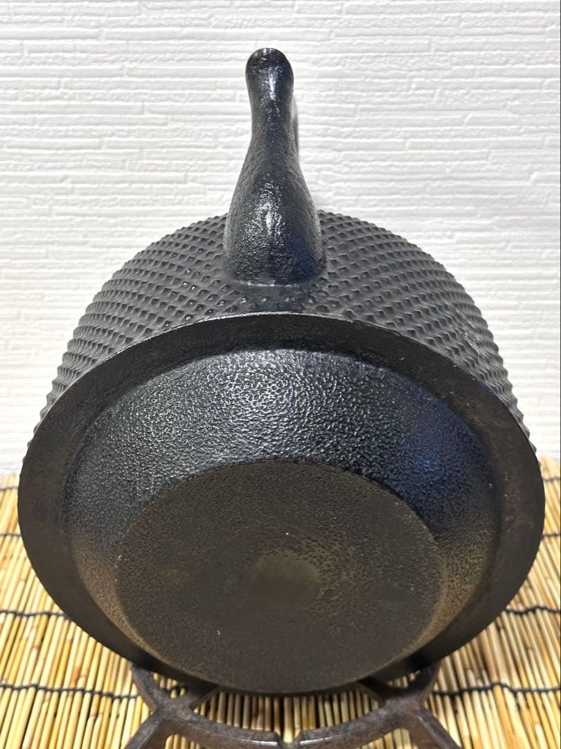 未使用品　成龍堂鋳造所 伝統工芸士 及川　齋（齋峰)造万代屋アラレ3升　南部鉄瓶