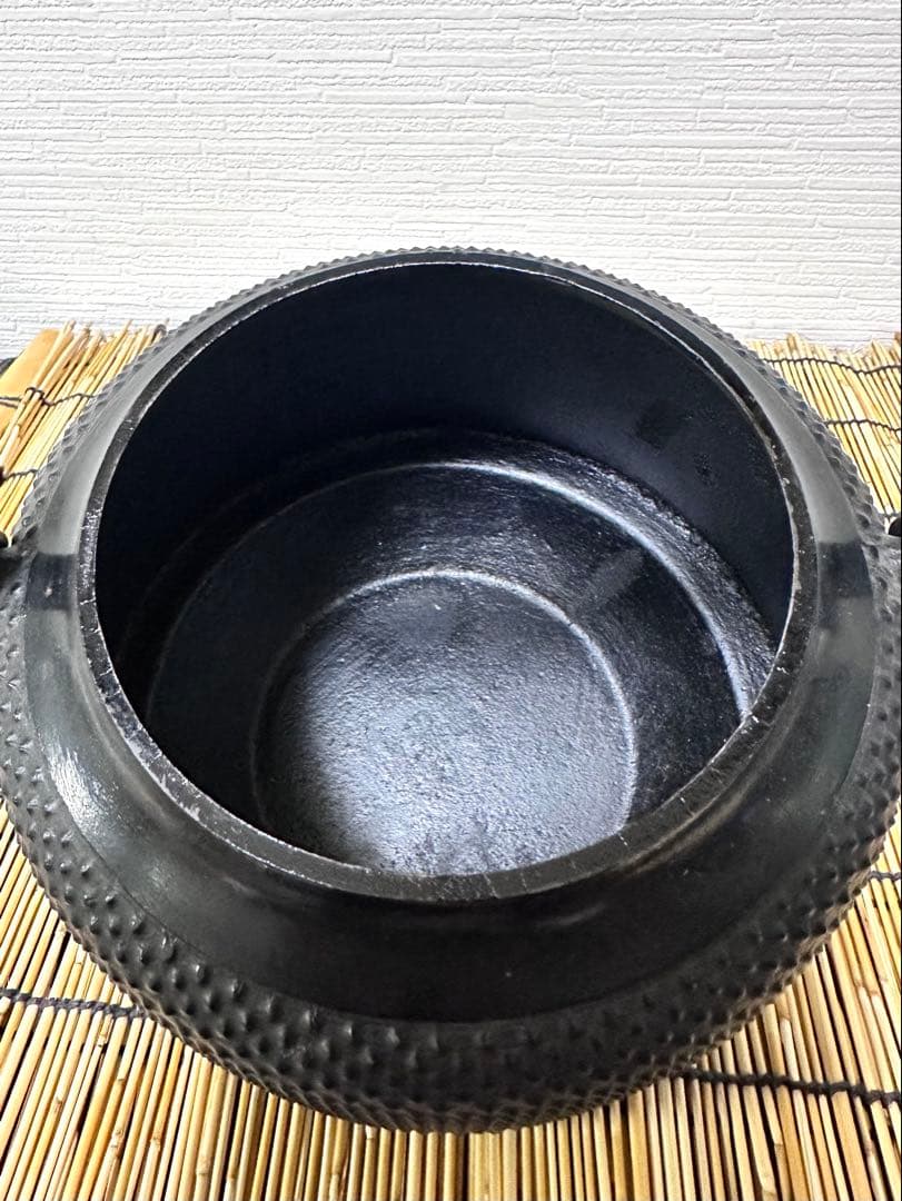 未使用品　成龍堂鋳造所 伝統工芸士 及川　齋（齋峰)造万代屋アラレ3升　南部鉄瓶