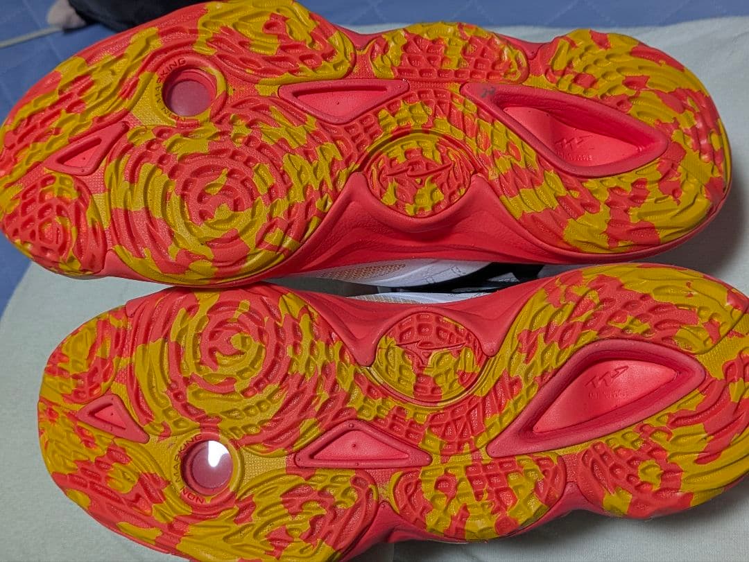 MIZUNO ミズノエナジー ウエーブモーメンタムエリート