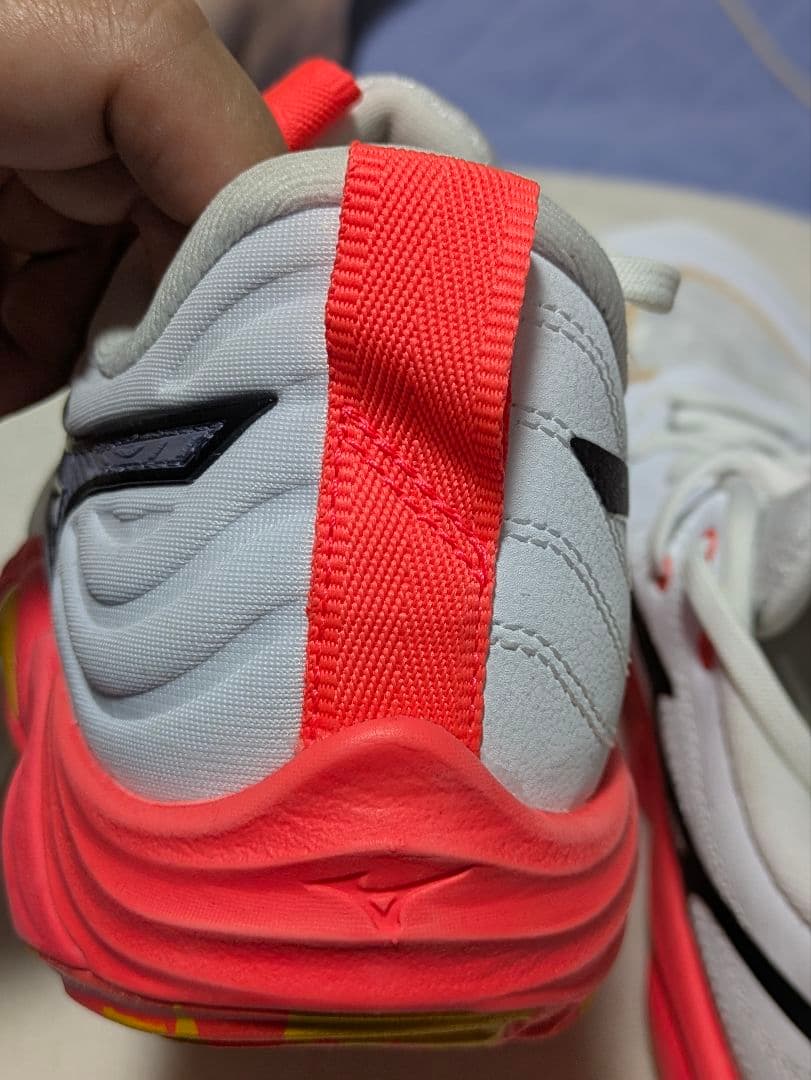 MIZUNO ミズノエナジー ウエーブモーメンタムエリート