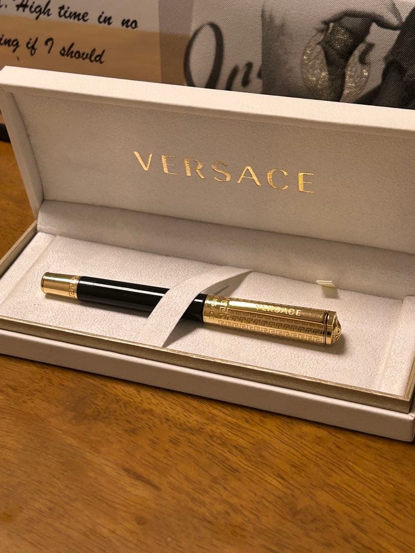 ヴェルサーチェversaceボールペンメデューサ装飾美品ゴールド　ブラック　黒金