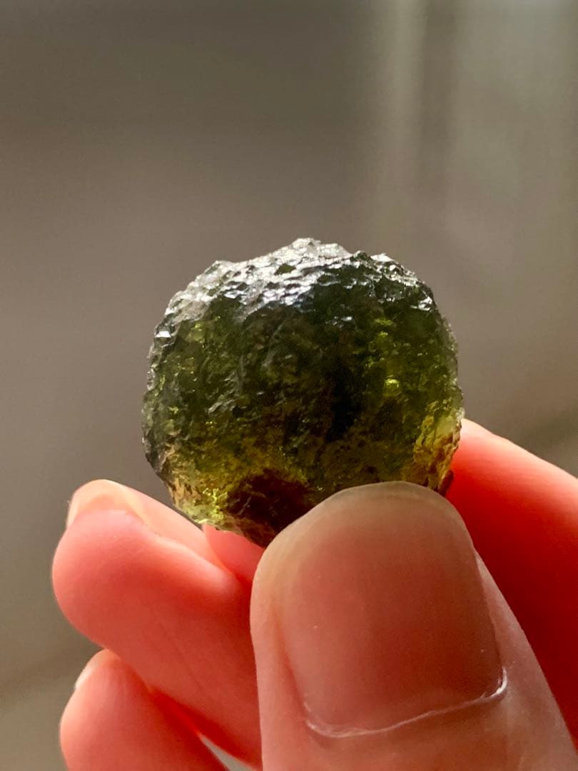 最強パワーストーンモルダバイト　テクタイト　隕石　ヒーリング鉱物標本　リビアン