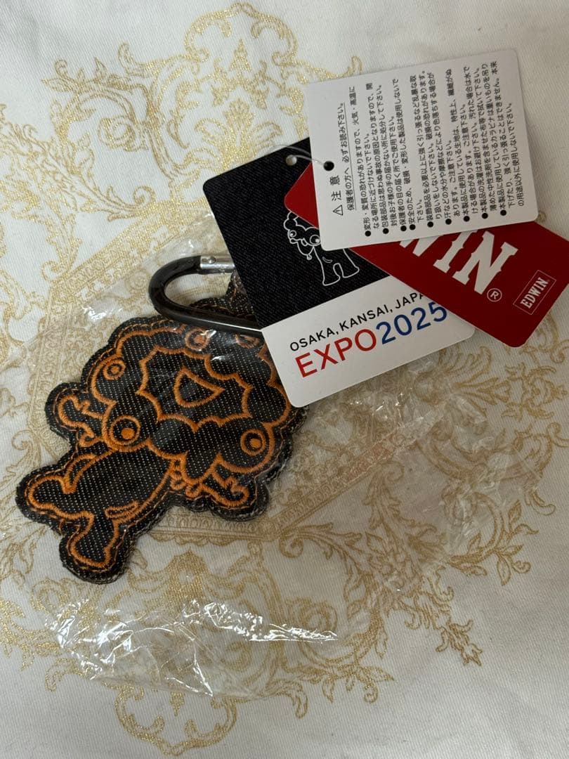 大阪・関西万博 ミャクミャク×EDWIN コラボ 刺繍　チャーム カラビナ付