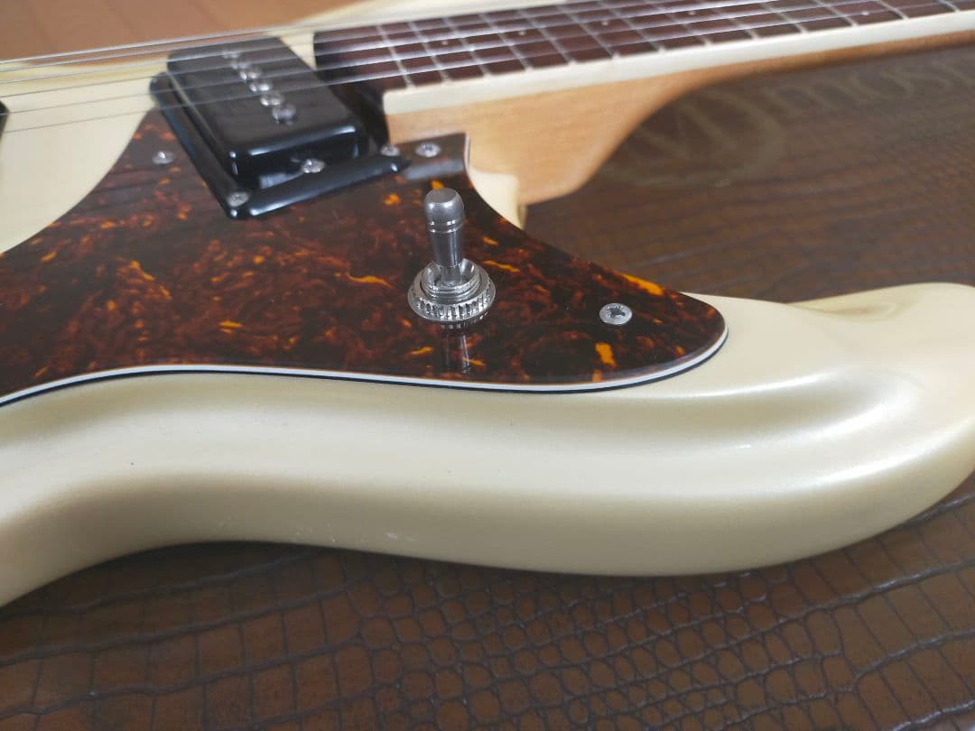 モズライトUSA-The Ventures　 　(セミモズレーサイン)入り