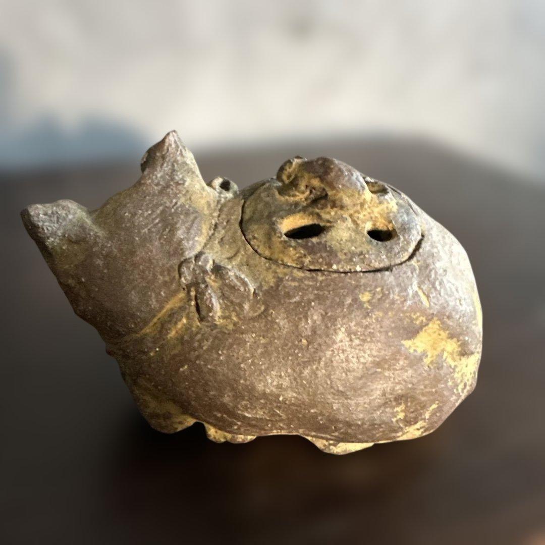 お値下げ‼️可愛い眠り猫　猫の姿の蓋付き陶器彫刻