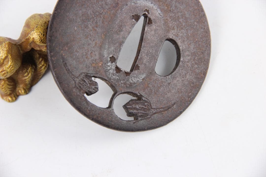 鉄地 刀鍔 武州住正義　銘　鍔　 /武具/刀装具　EU11-17