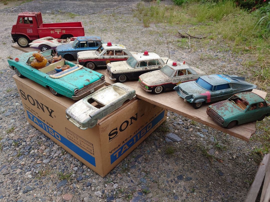 S*r様 ブリキのおもちゃ　車