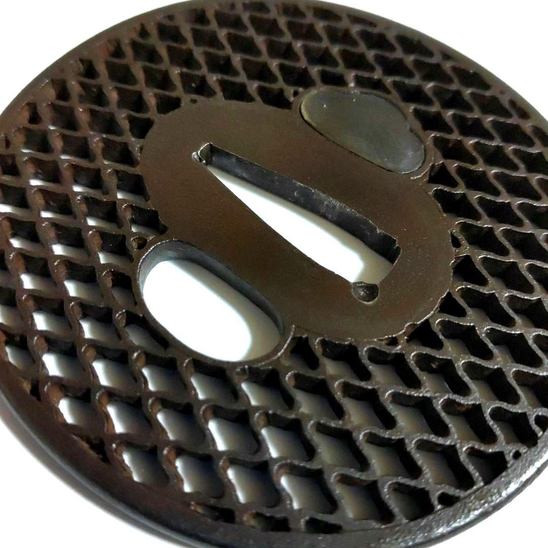 肥後鐔 網目透し鐔　無銘　資料付 桐箱　 貴重品　鉄地