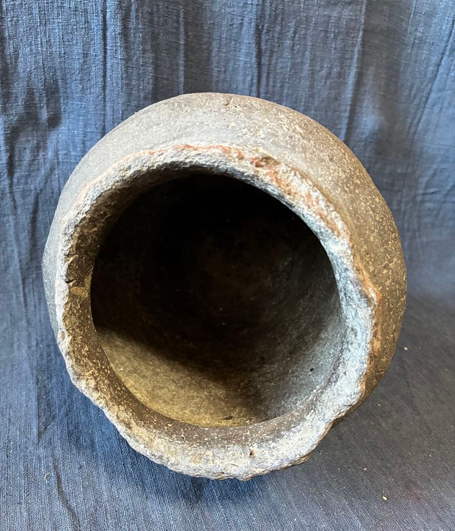 古信楽壺　うずくまる壺　蹲る　室町時代