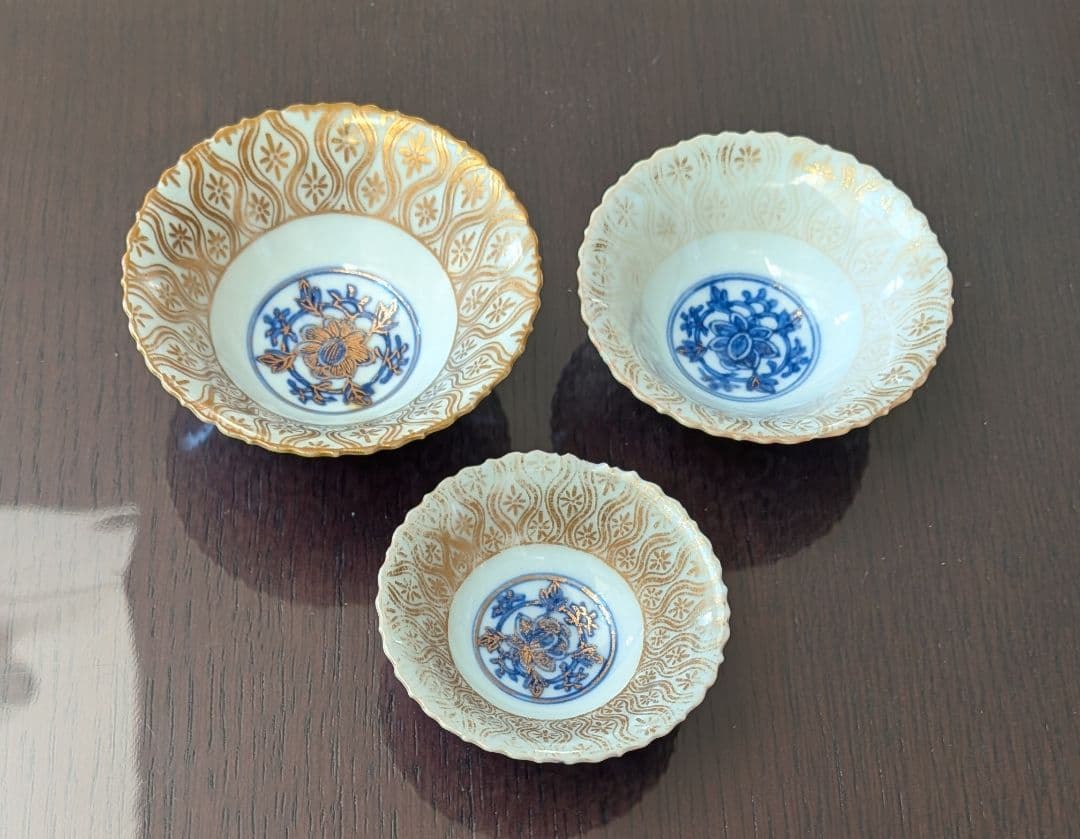 大日本永楽製　金彩唐草　三つ組盃