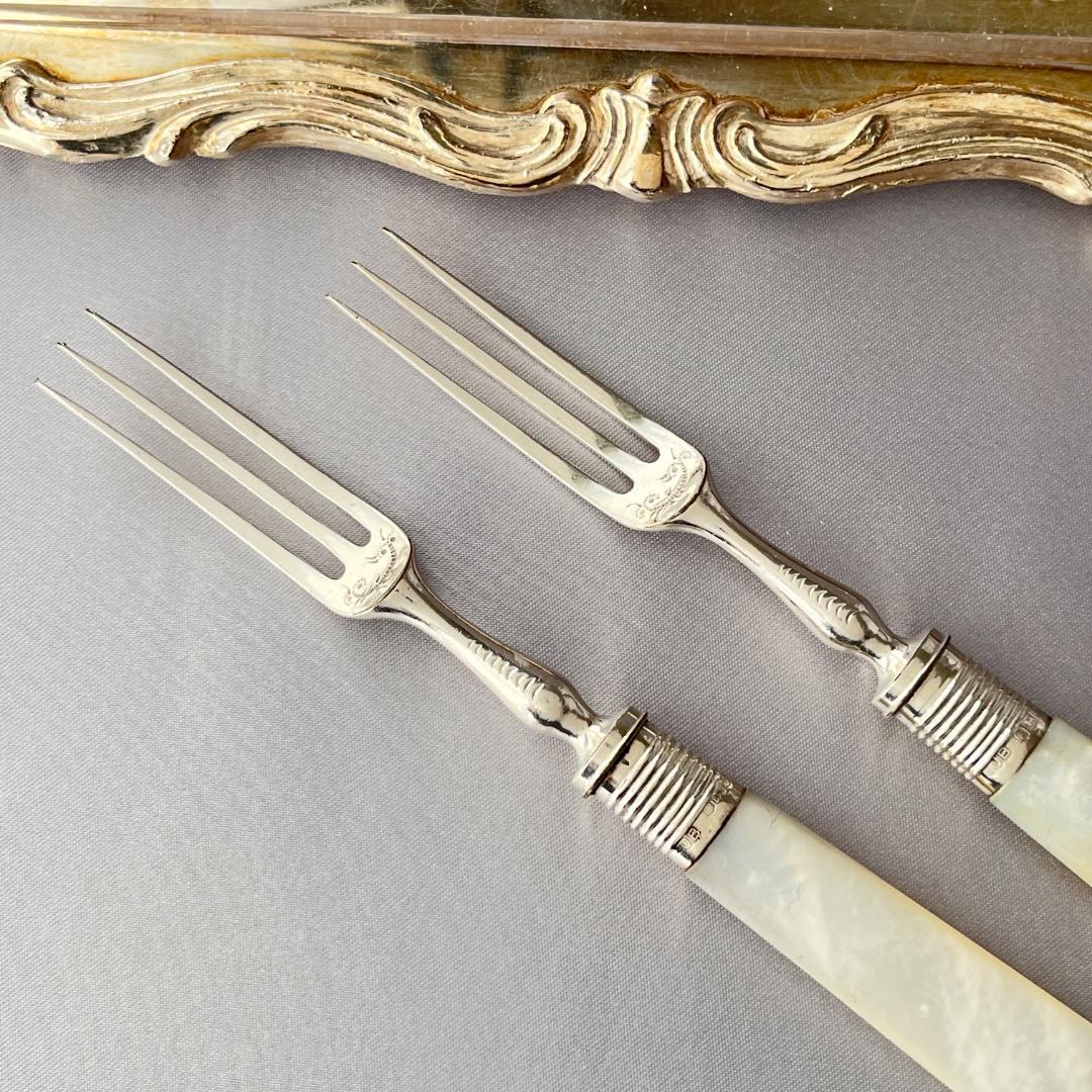 【John Biggin】【純銀継手 / 白蝶貝】ティーフォーク 2本