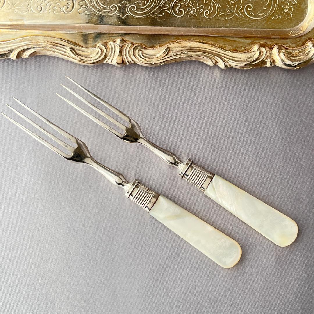 【John Biggin】【純銀継手 / 白蝶貝】ティーフォーク 2本