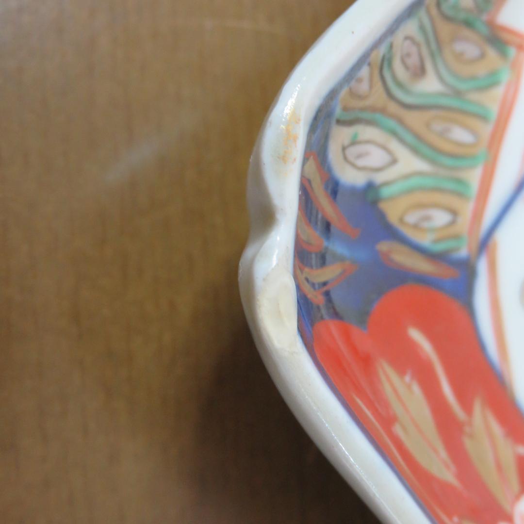 角皿 変形皿 金彩 色絵付け 印判 欠け 窯傷 花文様 ニュウ 歪み