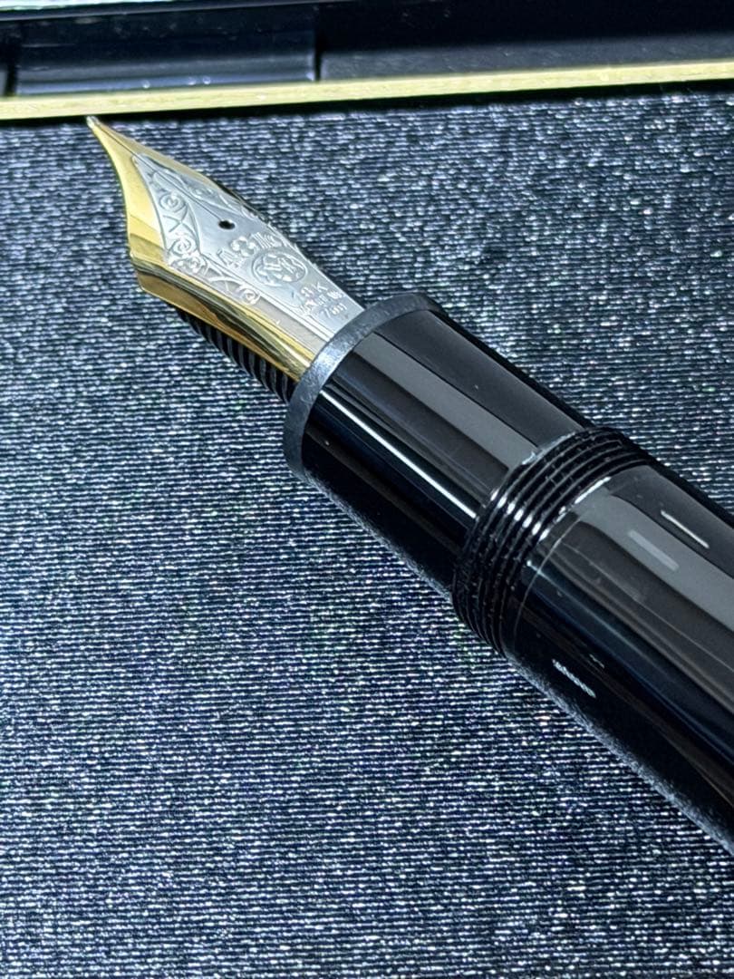 未使用に近い　No.149 2段エボナイトペン芯　18金　バイカラー　F 万年筆