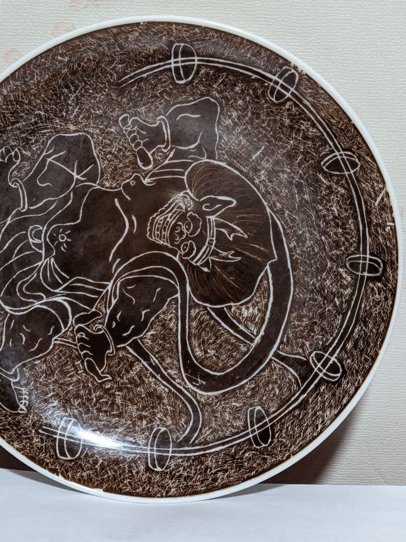 ⭐九谷焼 鉄銹掻落し風神図飾り皿 吸坂手 明治時代 掻き落し骨董品レア物飾り