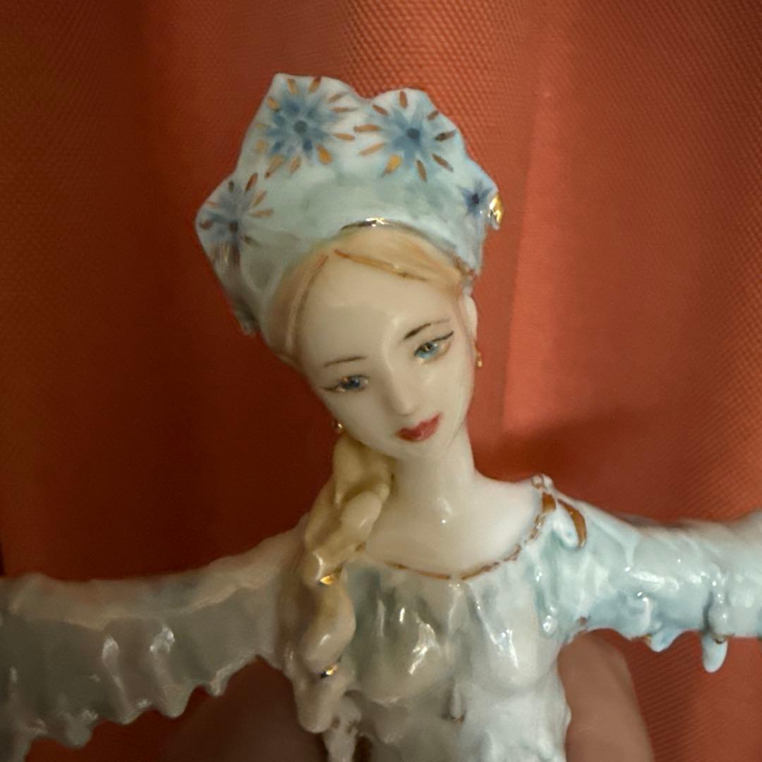 溶けゆく雪娘 20cm。一点もの。磁器製。手作り。 陶芸家 Arkhipova