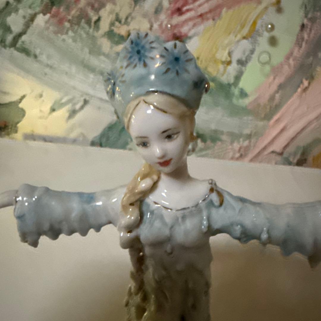 溶けゆく雪娘 20cm。一点もの。磁器製。手作り。 陶芸家 Arkhipova