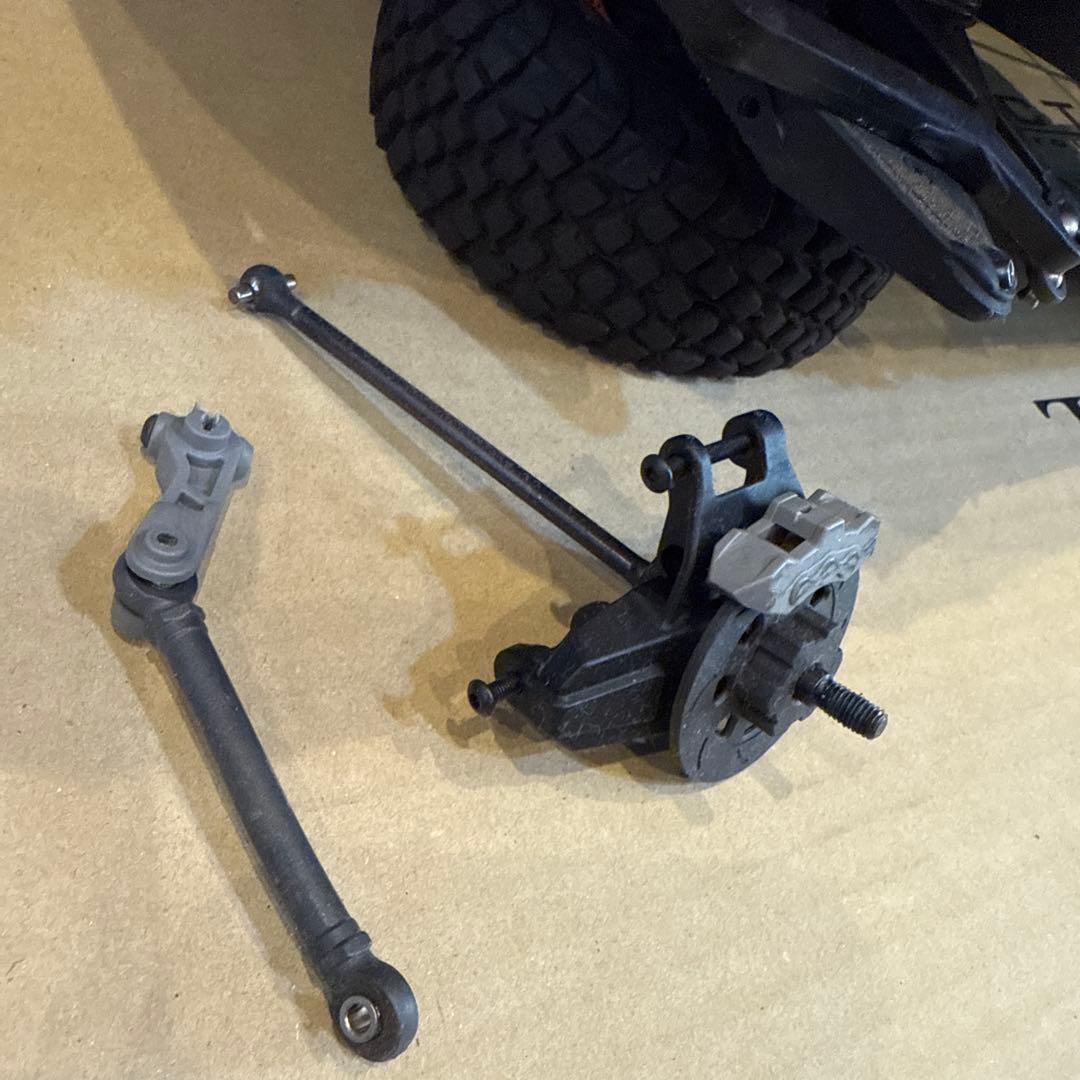 TRAXXAS UDR 左前破損 ジャンク