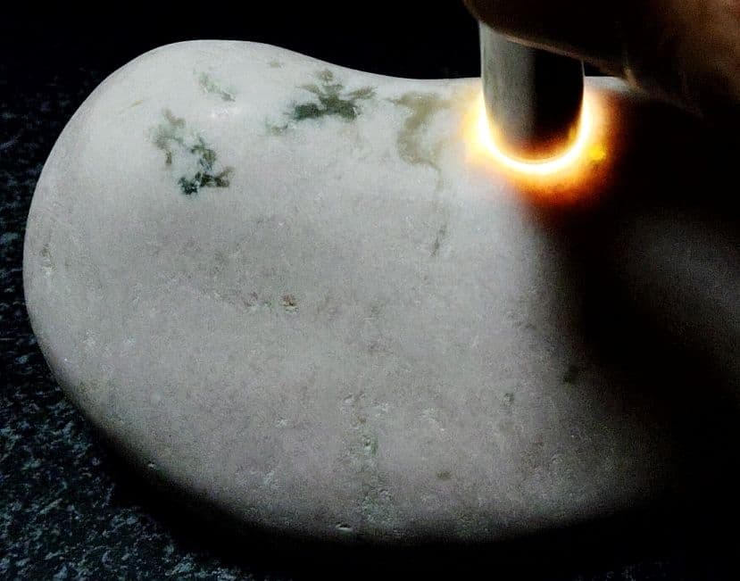 ★翡翠原石★糸魚川ピンク翡翠【須沢海岸・磨き・底カット801ｇ】