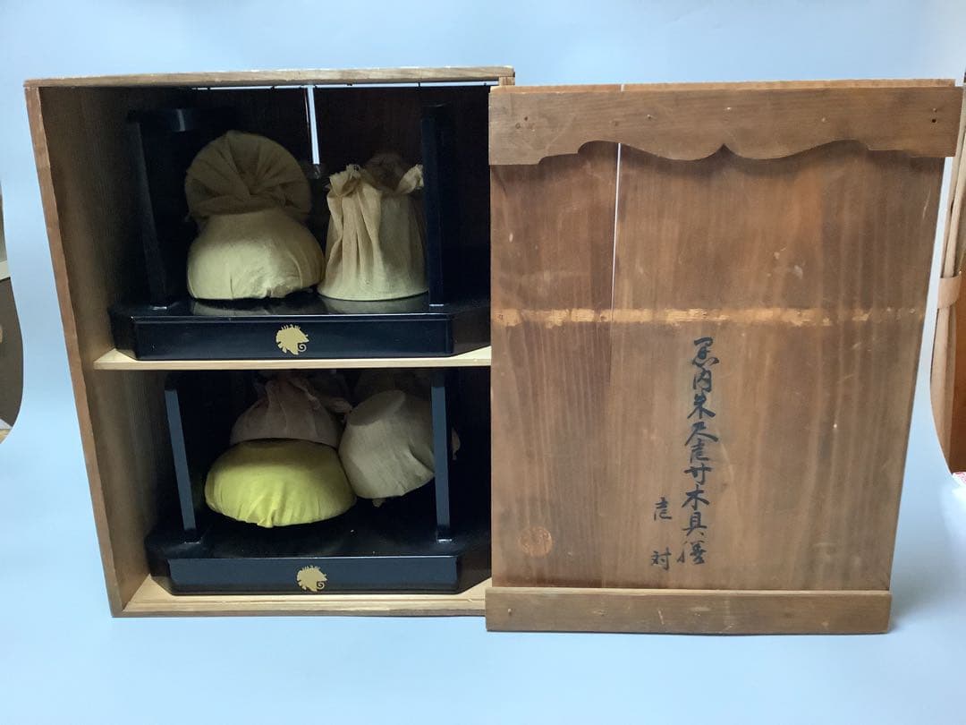 古い　祝膳　朱塗　お供え膳一式　2膳　木製収納箱付き