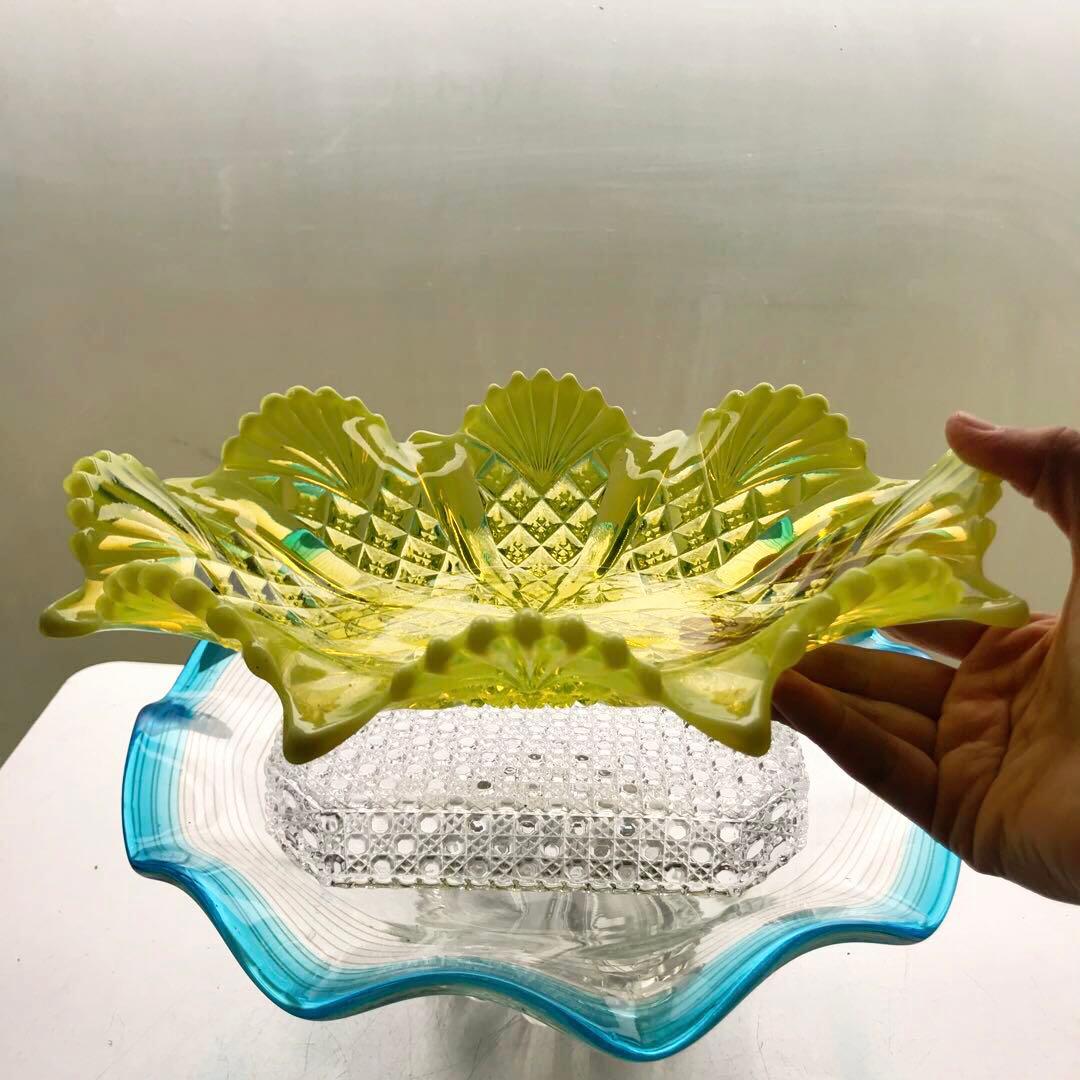 骨董　時代プレス　乳白色暈しカナリアイエロー　切子調プレス　プレート