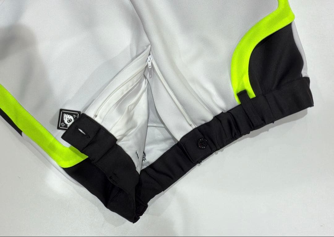 【新品】V12 レディース　半袖モックネック＆スカート　セットアップ　白M