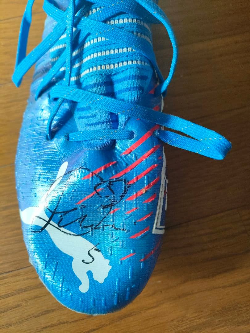 サッカースパイク　PUMA フューチャー　※奈良クラブ鈴木大誠選手使用済サイン入