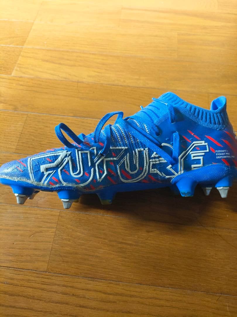 サッカースパイク　PUMA フューチャー　※奈良クラブ鈴木大誠選手使用済サイン入