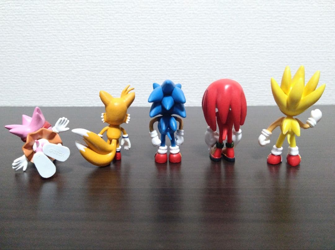 ソニック　テイルス　ナックルズ　スーパーソニック　エミー　フィギュア　【5種】