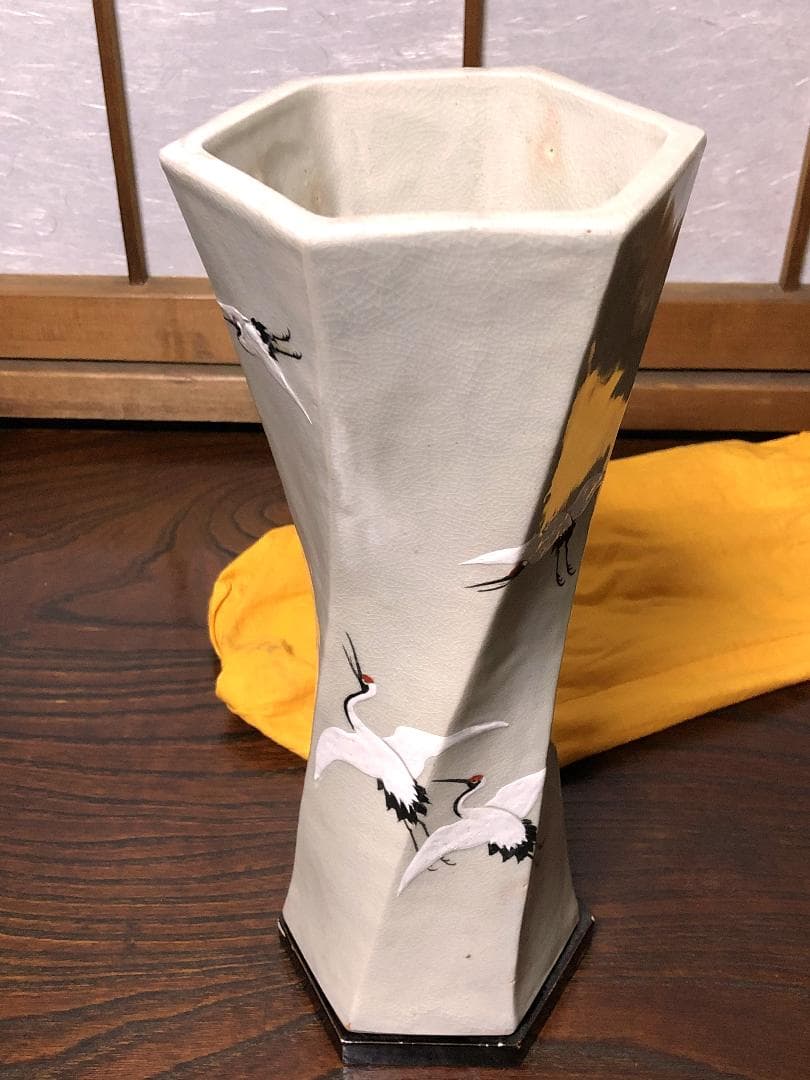 【 宮川香齋　六角捻り形飛鶴図花生 】　洛東香齋　京都真葛