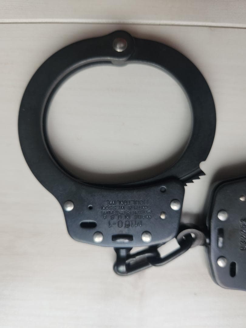 S&W スミス&ウェッソン ハンドカフ 手錠 M100-1 鍵付き 黒