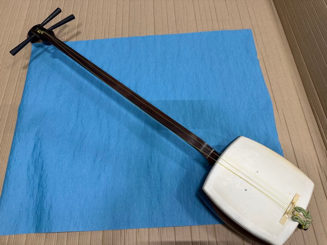 ケース付き　三味線本体 白 オレンジ装飾