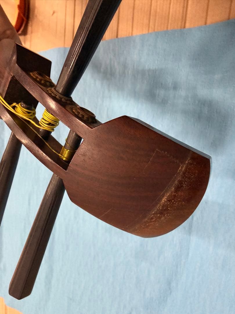 ケース付き　三味線本体 白 オレンジ装飾