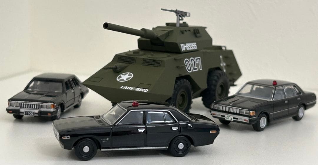 トミカリミテッドヴィンテージ 西部警察 多目的装甲車 覆面パトカー3台付セット