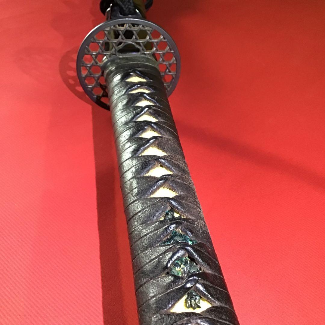 印籠鞘拵　革巻柄　京透鍔　銅地色絵象嵌飛龍目貫　高級居合刀