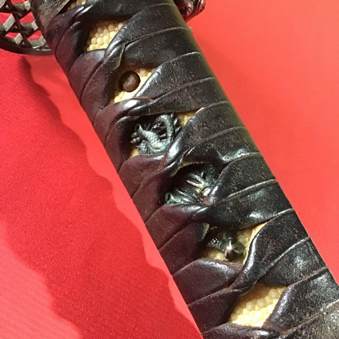 印籠鞘拵　革巻柄　京透鍔　銅地色絵象嵌飛龍目貫　高級居合刀