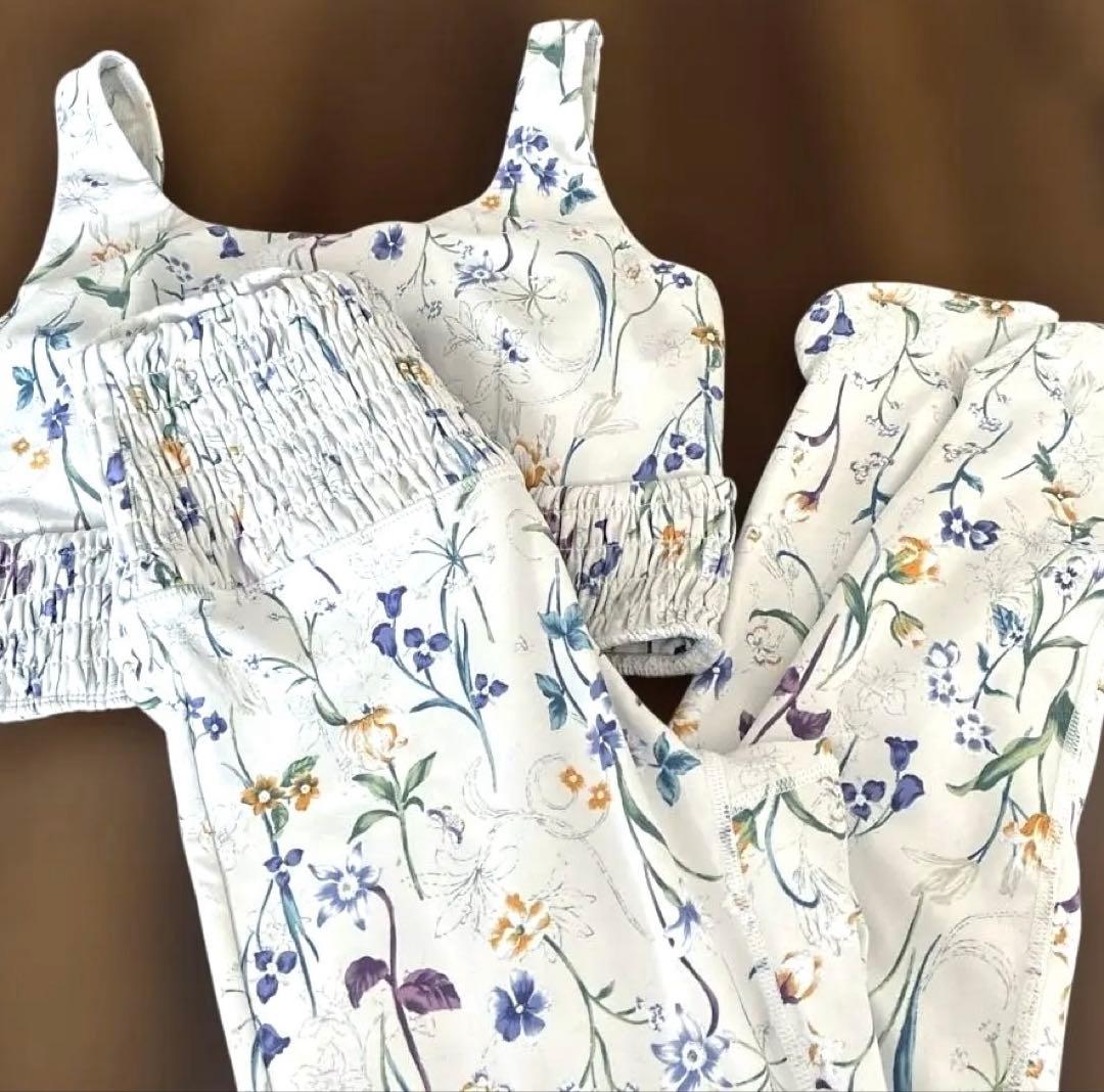 SUKALAフラワーシャーリングレギンス&ブラトップ　セット　Sサイズ