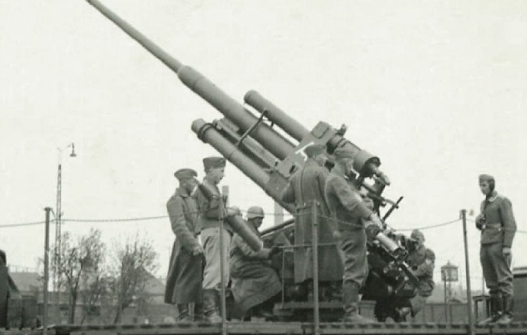 WWⅡ ドイツ軍 防空・防衛88mm対空対戦車砲搭載平貨車 1/72 完成品模型