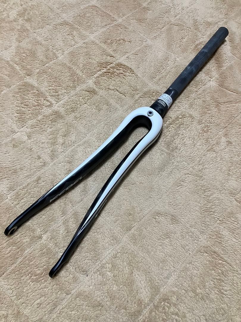 新品 KUOTAフルカーボンフォーク 1-1/8,1-1/2 テーパー