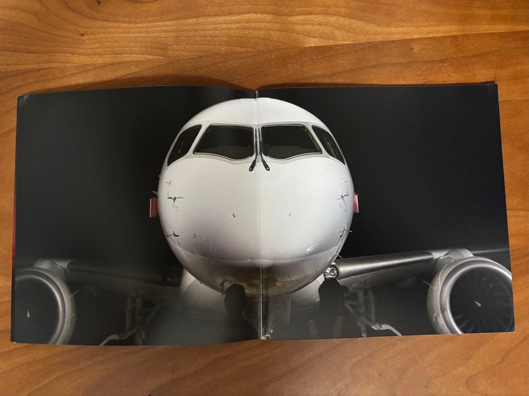 MRJロールアウト式典記念ブック、他