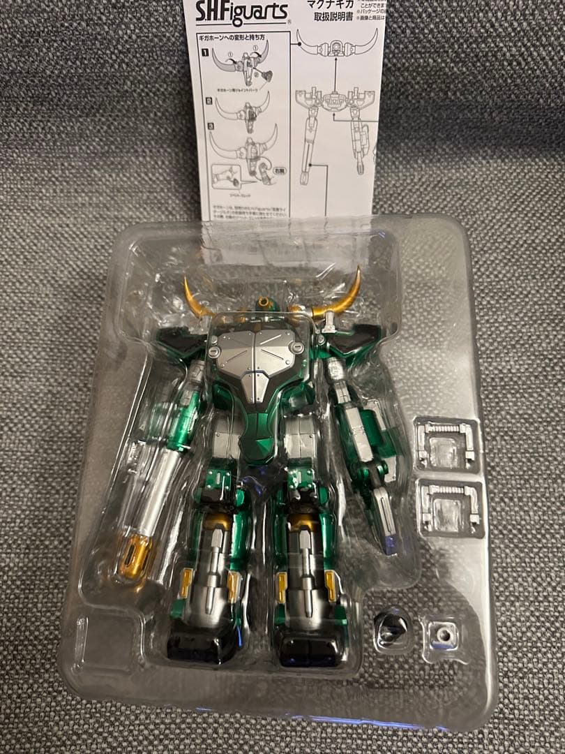 S.H.Figuarts 仮面ライダーゾルダ　　マグナギガ