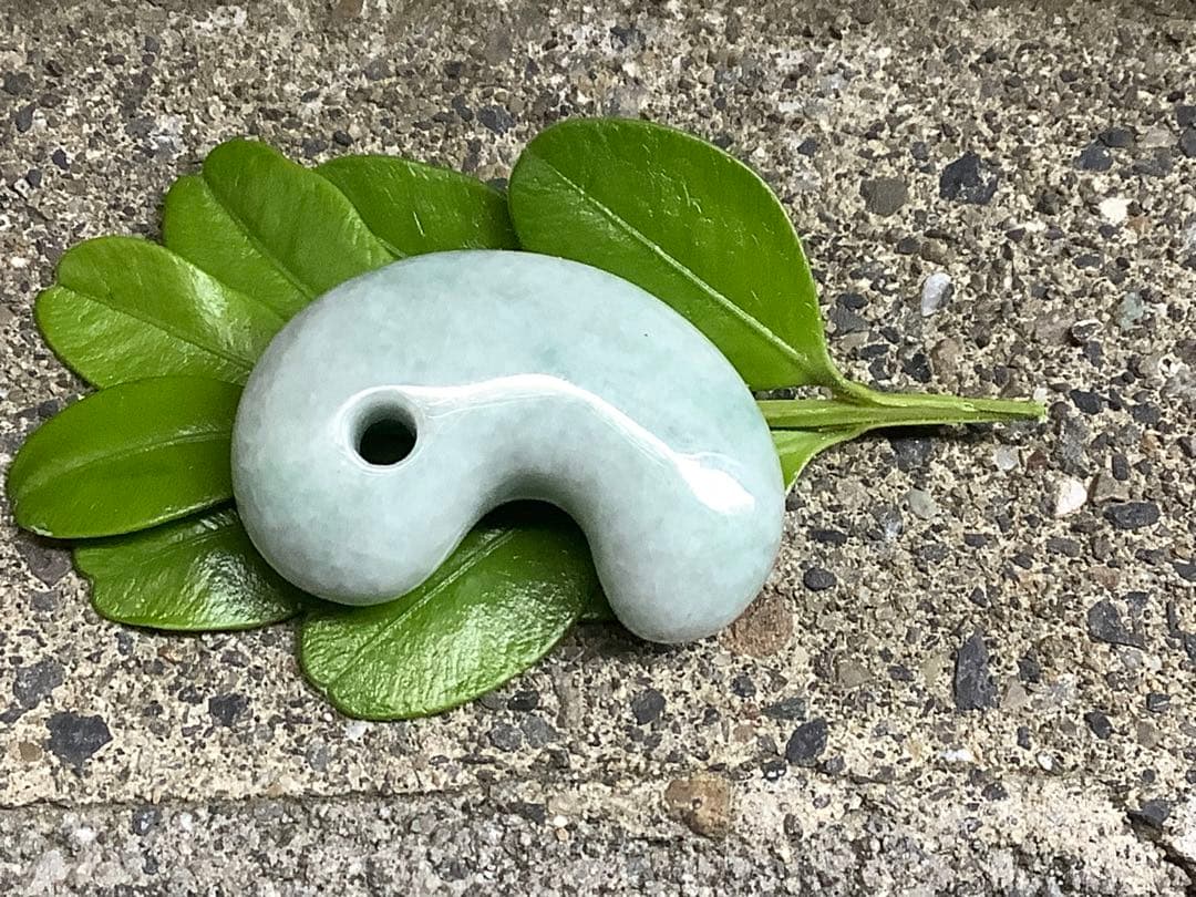 ⭕️ ⭕️神宿る本物の勾玉‼️　吉祥開運　糸魚川翡翠*ジェダイト　外部鑑定鑑別書付‼️