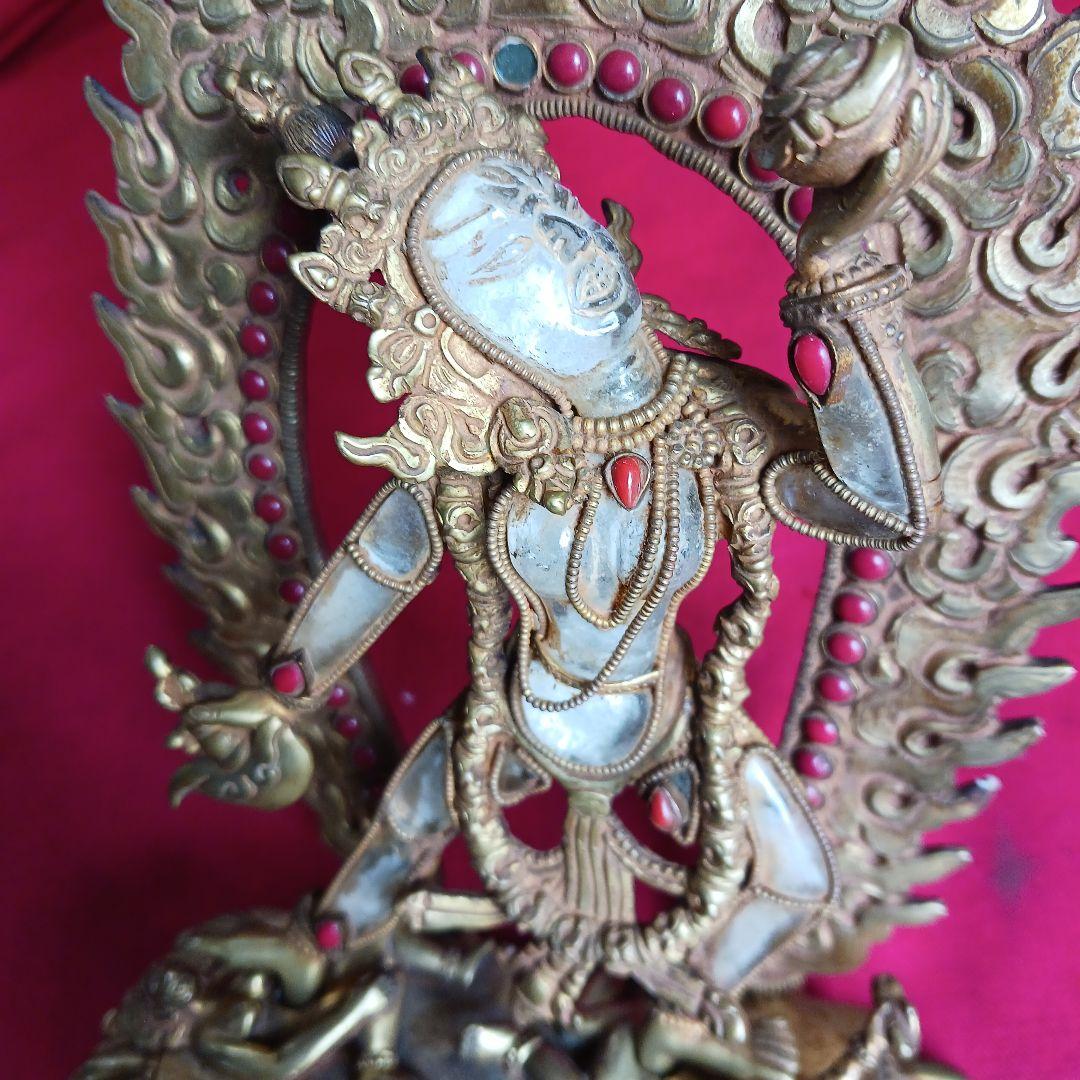 ネパール　パタン産　手彫りの上質なチベット仏教のヴァジュラヨーギニ　銅製　水晶