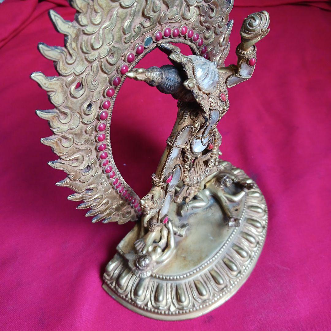 ネパール　パタン産　手彫りの上質なチベット仏教のヴァジュラヨーギニ　銅製　水晶